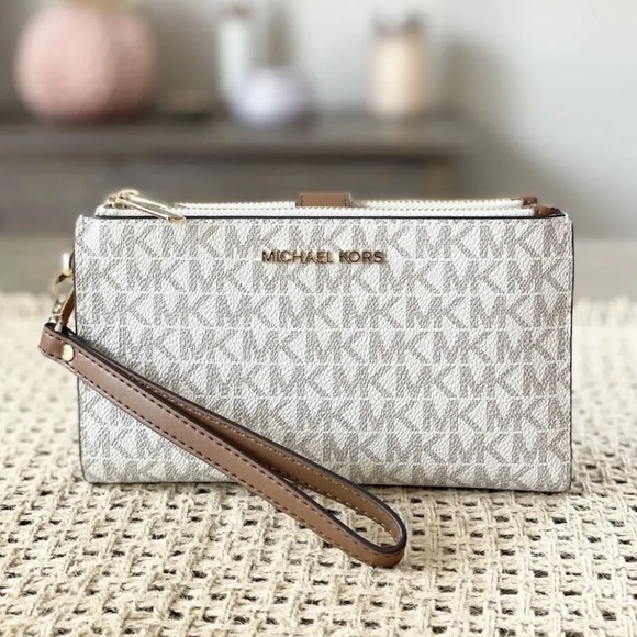 Michael Kors Jet Set Travel MK Flat multifunction Phone Wallet Wristlet Vanilla - Picture 6 of 10